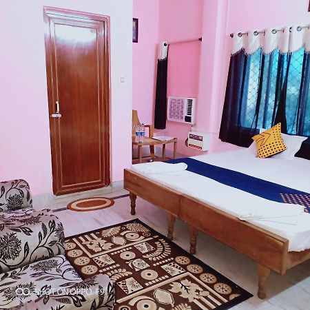 Hotel Gunjan Puri Kültér fotó