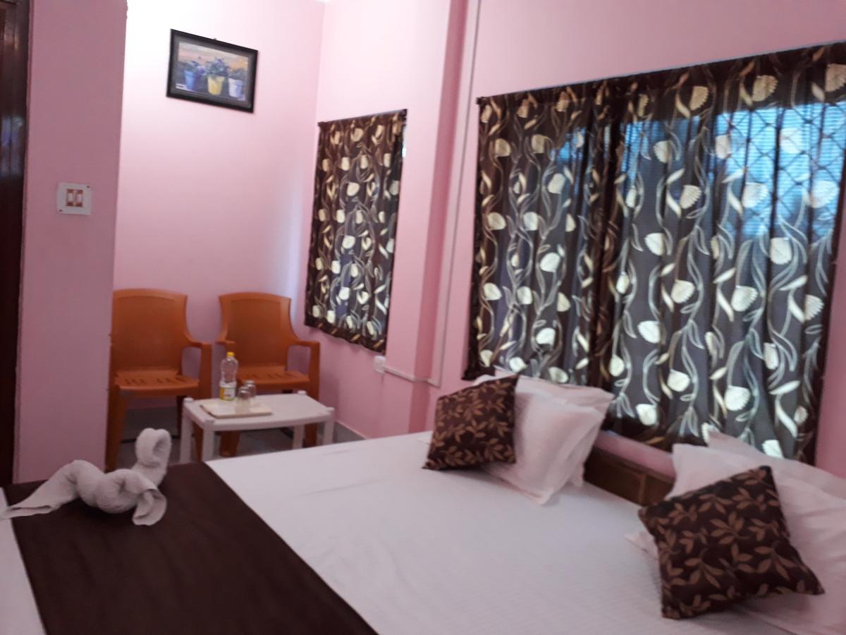 Hotel Gunjan Puri Kültér fotó