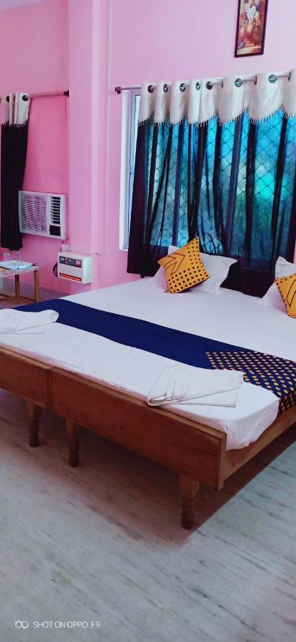 Hotel Gunjan Puri Kültér fotó