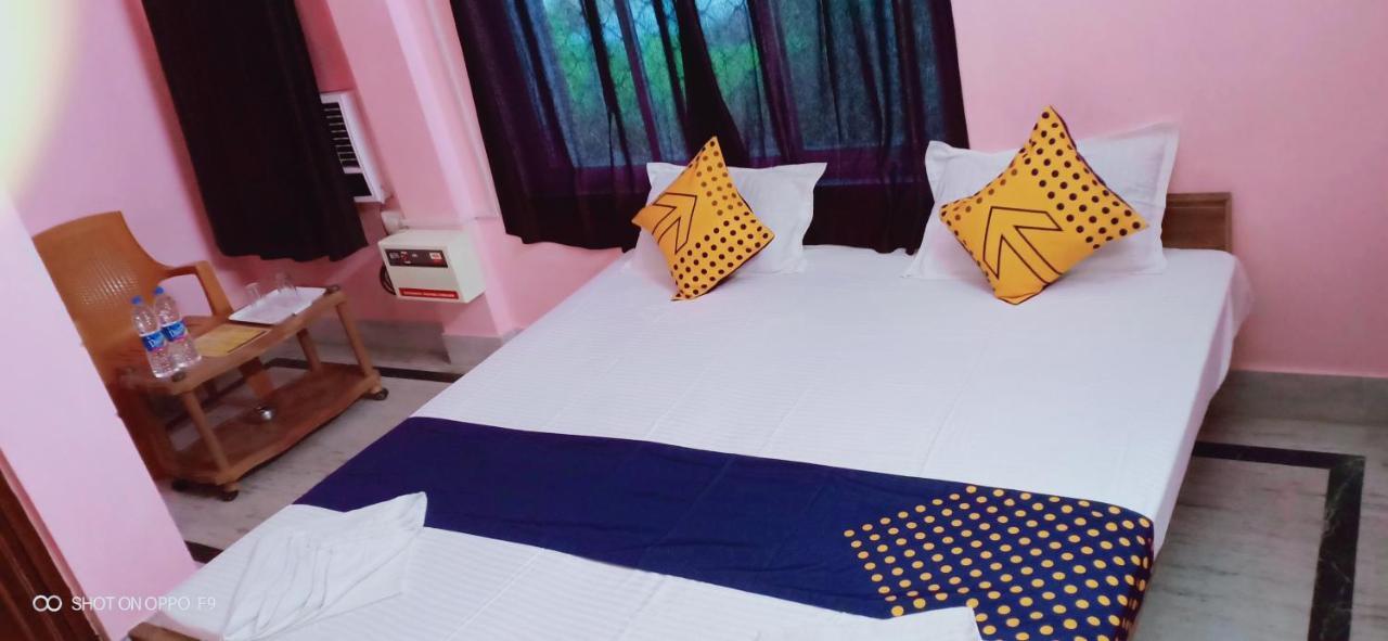 Hotel Gunjan Puri Kültér fotó