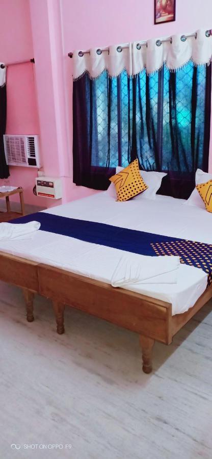 Hotel Gunjan Puri Kültér fotó