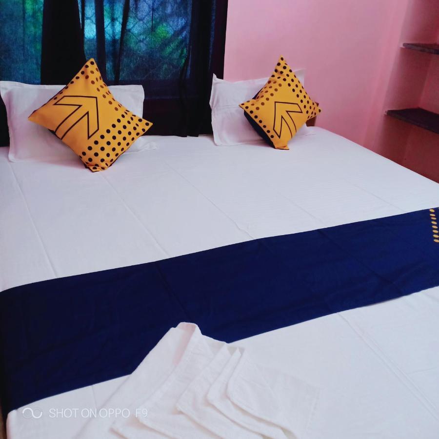 Hotel Gunjan Puri Kültér fotó