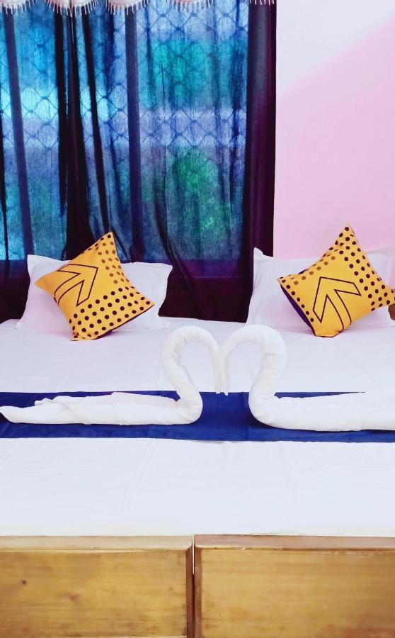 Hotel Gunjan Puri Kültér fotó
