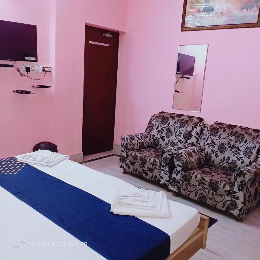Hotel Gunjan Puri Kültér fotó