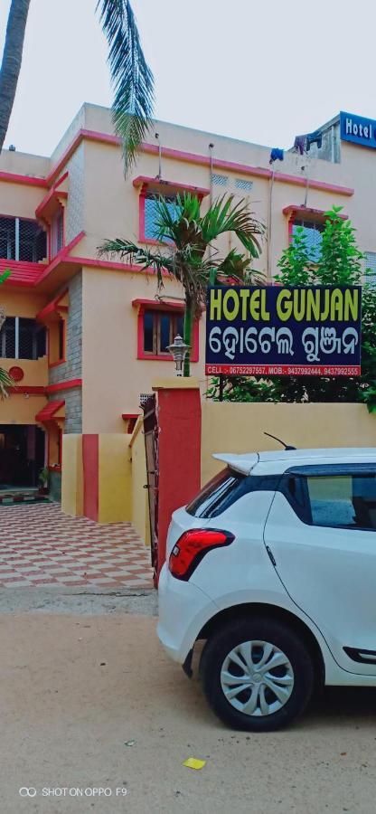 Hotel Gunjan Puri Kültér fotó